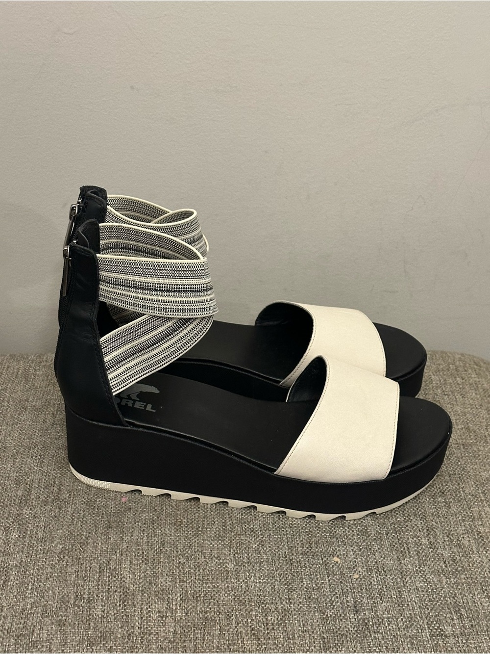 Sorel Women's Cameron Flatform Ankle Strap Sandals in black and white Size 11